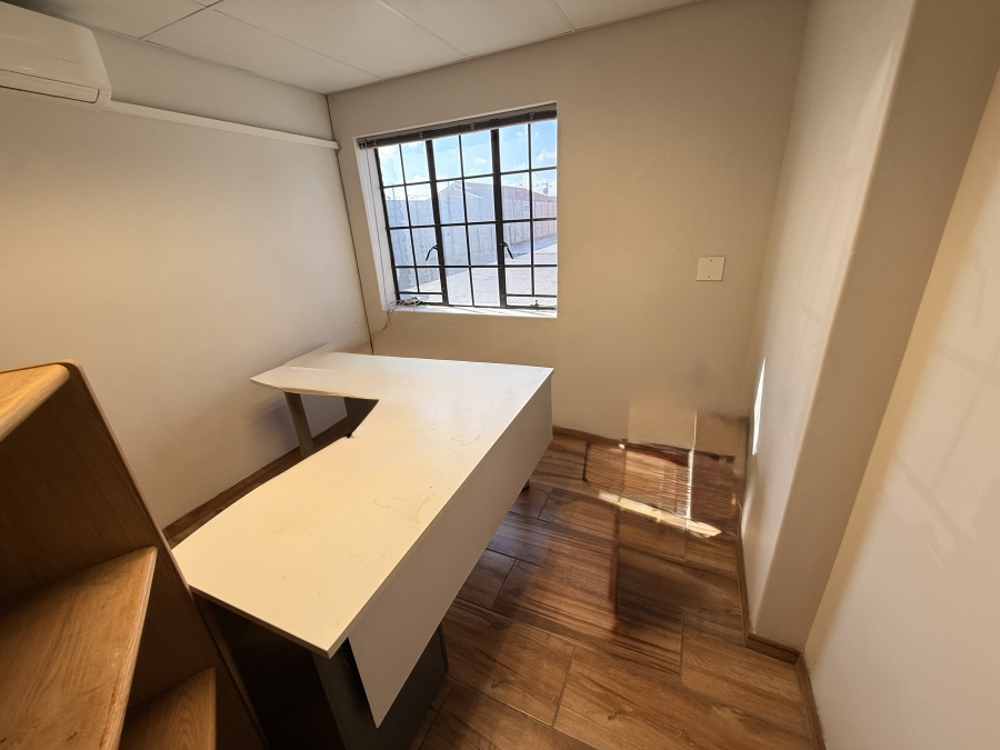 To Let Commercial Property for Rent in Beaconvale Western Cape